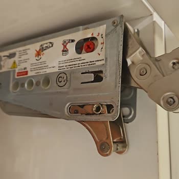 Mutfak dolap kapak mekanizması arızası ve ücretsiz değişim talebi