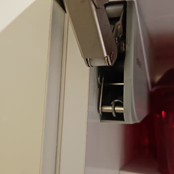 Mutfak dolap kapak mekanizması arızası ve ücretsiz değişim talebi