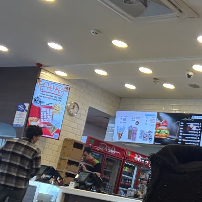 İzmir Karabağlar Burger King Şubesinde Soğuk Patates Ve Hijyen Sorunları