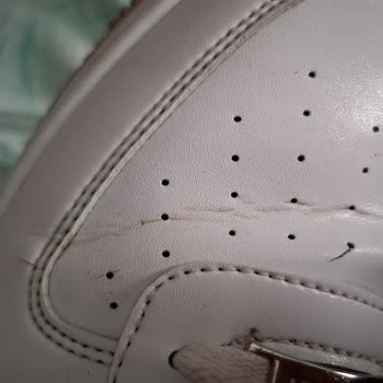 Yanlış Dikiş Ve Üç Kez Giyildikten Sonra Yırtılan Ayakkabının Değişimi Talebi