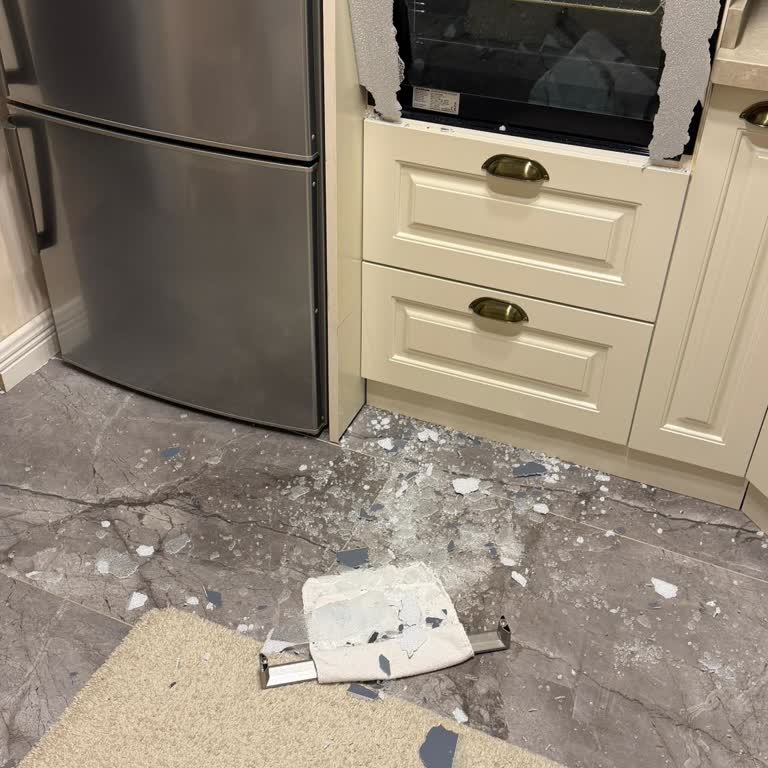 Silverline Ankastre Fırının Camı Kendiliğinden Patladı, Güvenlik Riski Oluştu