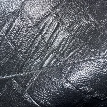 Rivus Deri Pantolonundaki Yırtık Ve Cekette Beden Değişim Reddi