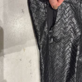 Rivus Deri Pantolonundaki Yırtık Ve Cekette Beden Değişim Reddi