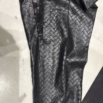 Rivus Deri Pantolonundaki Yırtık Ve Cekette Beden Değişim Reddi