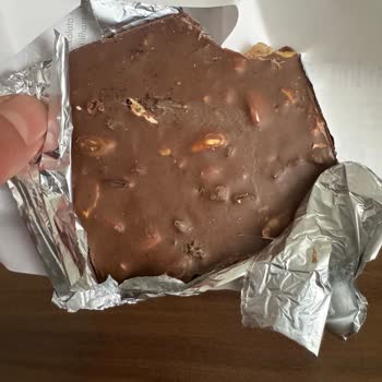 Nestle Damak Çikolatasında Bozuk Ve Küflü Parçalarla Gıda Güvenliği Sorunu