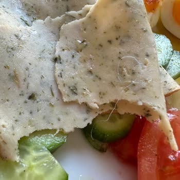 Füme Tavukta İplik Parçası Çıktı: Hijyen Ve Sağlık Endişesi