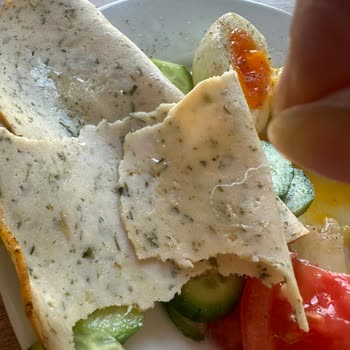 Füme Tavukta İplik Parçası Çıktı: Hijyen Ve Sağlık Endişesi