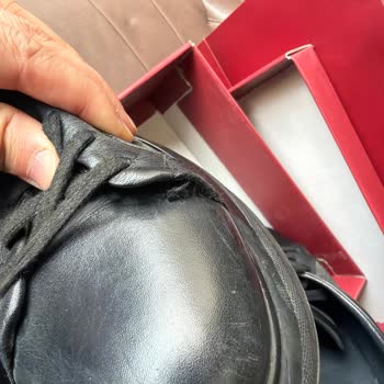 Korupark Hotiç Mağazasının Üretim Hatası Olan Deri Ayakkabısına Sorumluluk Reddi Ve Değişim Talebi