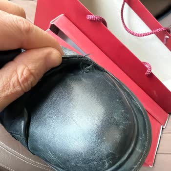 Korupark Hotiç Mağazasının Üretim Hatası Olan Deri Ayakkabısına Sorumluluk Reddi Ve Değişim Talebi