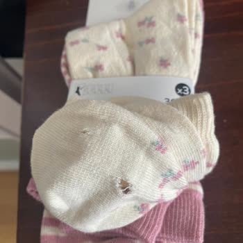 Stokta Yok Dediği Montlar Ve Yırtık Çoraplar İçin Telafi Talebi