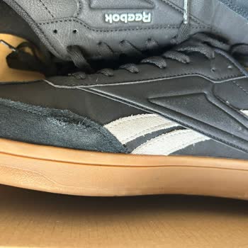 Reebok Sneaker’da Yan Patlama, Kullanıcı Hatası Denilerek Değişim Reddedildi