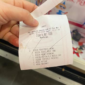 Arby’s Şubesinde Çocuk Hamburgeri Çiğ Sunuldu Hijyen Endişesi