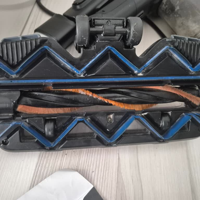 Philips XC7040 Süpürgenin E4 Hatası, Aniden Durma Ve Uç Parçasının Değiştirilmesi Talebi