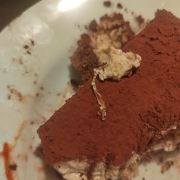 Şok Market’ten Aldığım Tiramisu’da Lastik Benzeri Yabancı Cisim