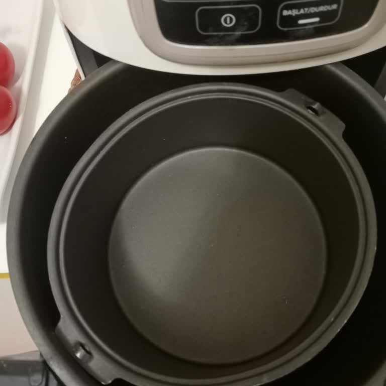 Altın Yaldızlı Tabak Takımının Soyulması Ve Kahve Makinesinin Sürekli Hata Vermesi