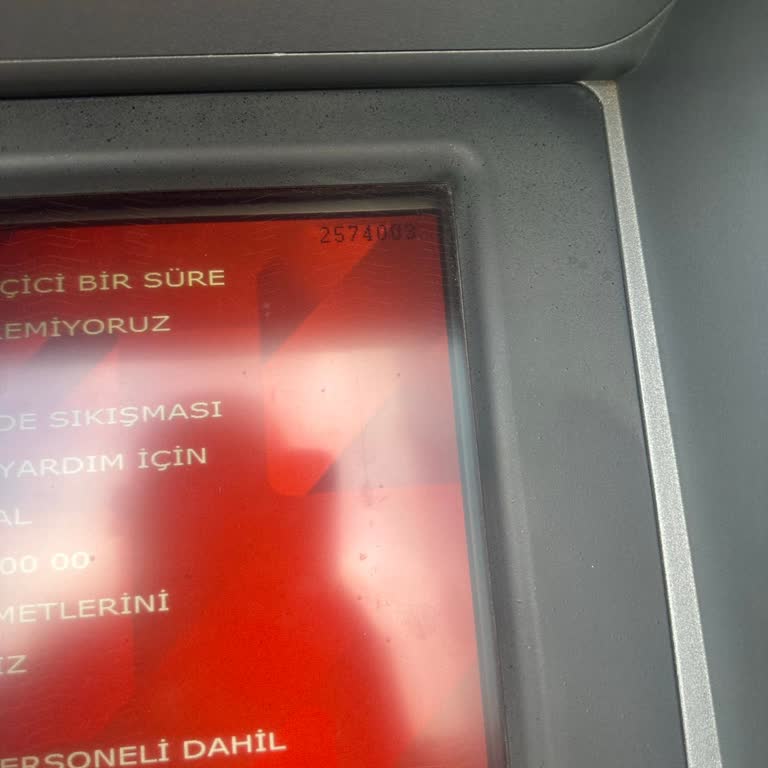 Ziraat Bankası ATM’si Para Yuttu, Müşteri Hizmetlerinden Yanıt Gelmedi