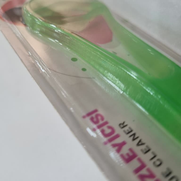 Gratis’ten Aldığım Dil Temizleyicide Kıl Bulunması Hijyen Endişesi Yaratıyor