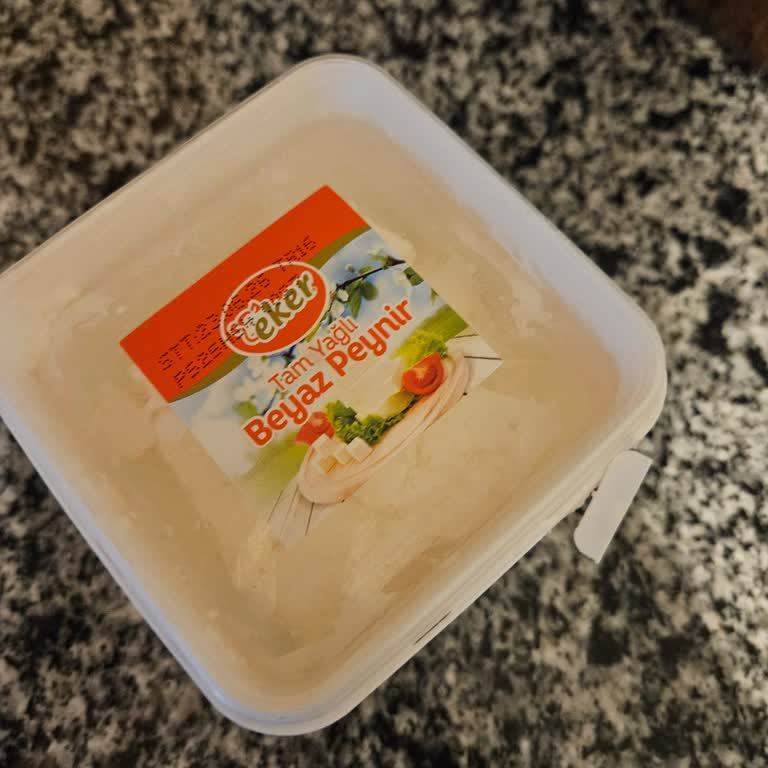 Şişmiş Ambalaj Ve Kötü Kokulu Eker Lokum Kıvamında Peynir Ürünü İçin Değişim Talebi