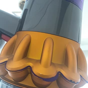 Dyson V15 Süpürgemde Gövde Sünger Kopması Ve Servis Reddi