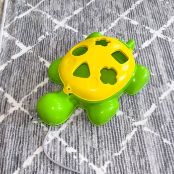 Pieza cuadrada faltante Tortuga Fisher‑Price, soporte ausente