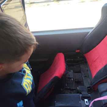 Kırık Cam Kenarı Koltuk Çocuğumun Yolculuğunu Mahvetti