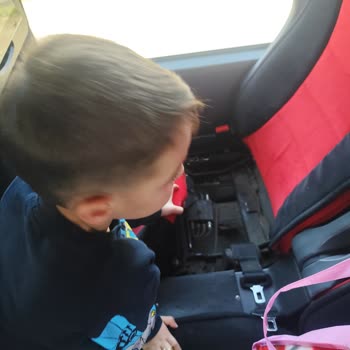 Kırık Cam Kenarı Koltuk Çocuğumun Yolculuğunu Mahvetti