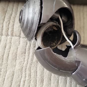 Dyson V11'de İç Parçanın Kendi Kendine Kırılması Ve Garanti Reddi