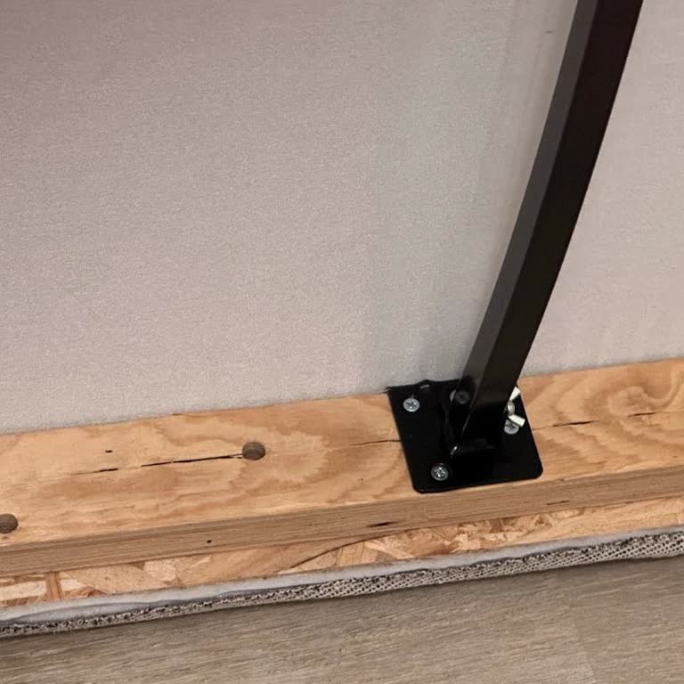 Söderhamn Koltuğunun Alt İskeletindeki Çatlaklar Ve Yetersiz Müşteri Desteği