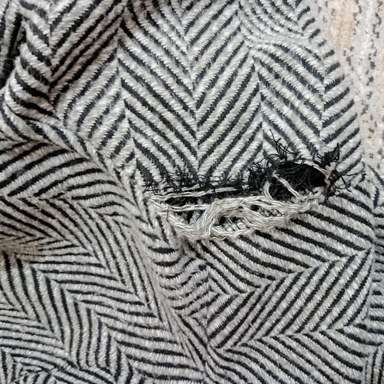 Hırka Dikişleri Çabucak Sökülerek Kullanılamaz Hale Geldi, İade Ve Müşteri Hizmetlerine Ulaşamama