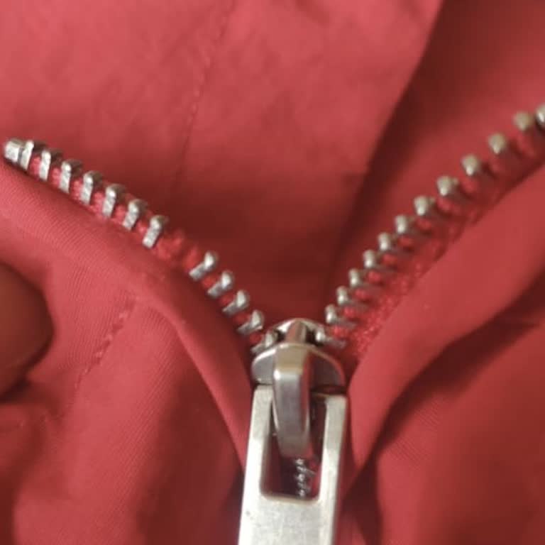 Zara'dan Gelen Defolu Mont, Fermuarı Kopuk Çıktı, Hızlı Çözüm Bekliyorum