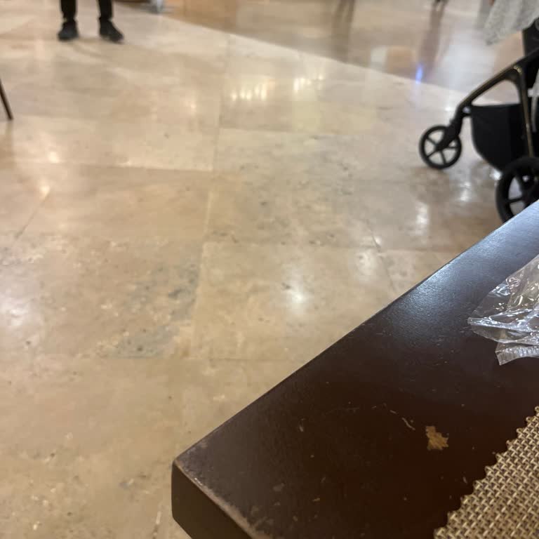 Acapulco Otel Açık Büfe Restoranında Telefon Şarj İsteği Gözardı Edildi