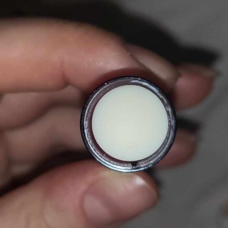 Gratis Mağazasından Aldığım Dudak Kreminde Kil Parçası Tespit Edildi