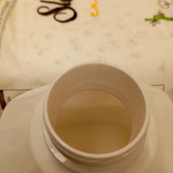 İzmir Buca Şok Mağazasındaki Peros Yumuşatıcının Yarım Dolu Şişeleri Tüketici Güvenini Sarsıyor