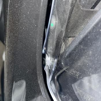 Ön Cam Çatlağı Ve Eksik Fitiller: Bayi Sorumluluğu Reddetti