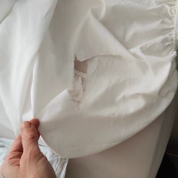 Kalitesiz Çarşafta İlk Kullanımda Yırtılma Ve İade Talebi