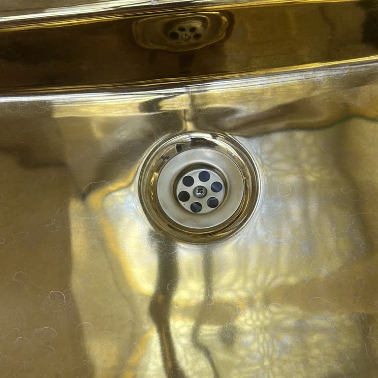 Hilal Nova Yapı Lavabonun Rengi Değişmeye Başladı