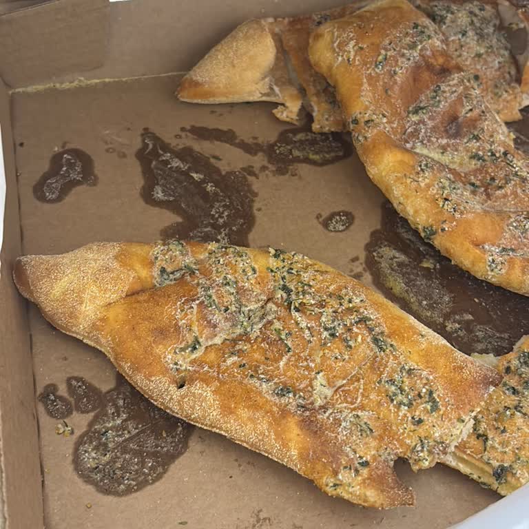 Sarımsaklı Ekmek İstemiştim, Düz Ve Kuru Ekmek Aldım