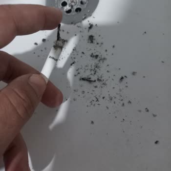 Parliament Night Blue Sigara Paketinde Ağaç Parçası Çıktı Cevapsız Şikayet Ve Telafi Talebi