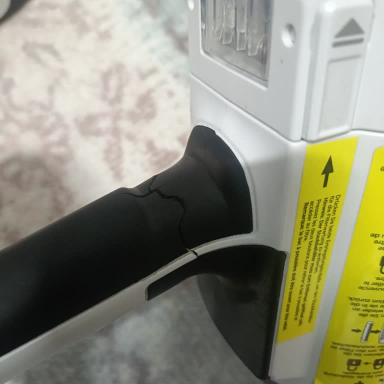 Karaca Mağazasında Çatlayan Süpürge Tutma Yeri İçin Garanti Kapsamı Ve Personel Tutumu