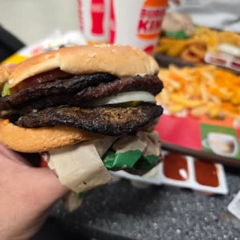 Yanmış Ve Kuru Triple Whopper Menüsü: Kalite Sorunu