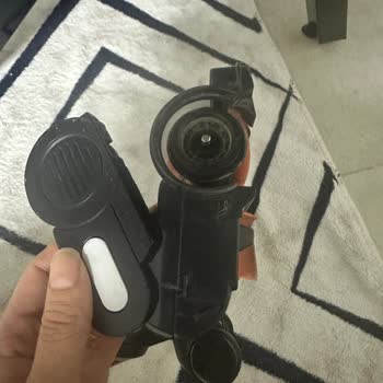 Dikey Süpürgenin Başlığı Çıktı, Çalışmıyor Ve Hizmetlere Ulaşılamıyor