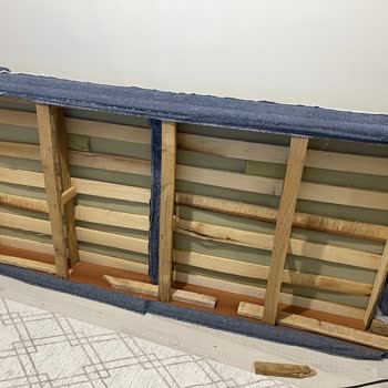 Çorlu Çetmen Şubesinde Yatak Odası Dolabının Vidaları Ayrıldı Ve Koltuk Takımında Kırıklar Var