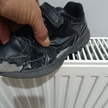 Kısa Sürede Yırtılan Spor Ayakkabı Garanti Değişim Talebi