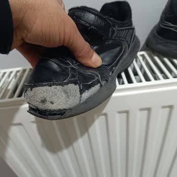 Kısa Sürede Yırtılan Spor Ayakkabı Garanti Değişim Talebi