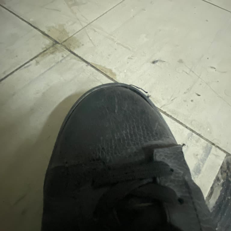 Ayakkabının Dikişleri Çabuk Sökülür, Garanti Reddedildi