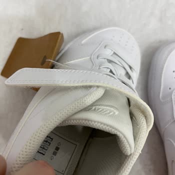 Deichmann’da Kaplama İşlemi Sonrası Beyaz Ayakkabı Sarardı, Değişim Talebi