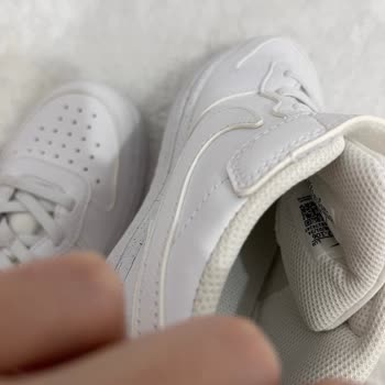 Deichmann’da Kaplama İşlemi Sonrası Beyaz Ayakkabı Sarardı, Değişim Talebi