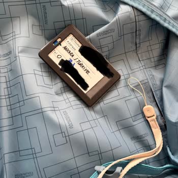 Deforme Ve Kullanılmış Amerikan Tourister Valizinde Yanıltıcı 'Yeni Gibi' İfadesi