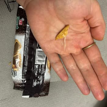 Eti Burçak Sütlü Çikolatalıdan Çıkan Cisim!