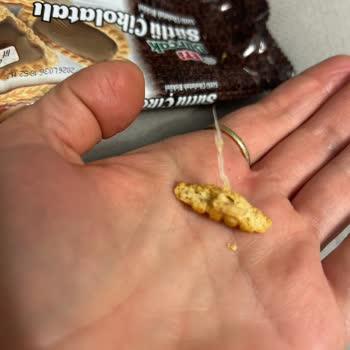 Eti Burçak Sütlü Çikolatalıdan Çıkan Cisim!